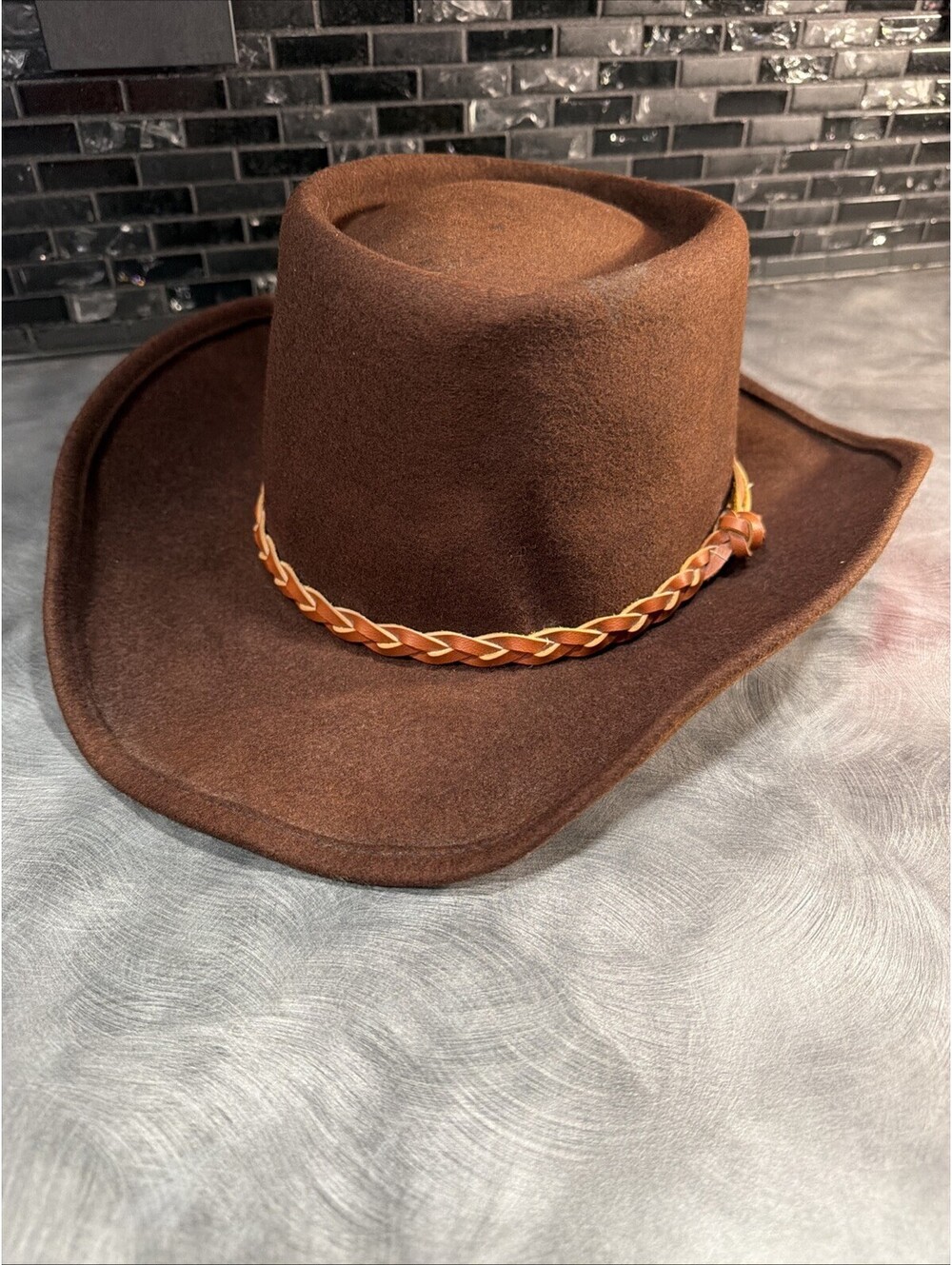 Vintage men’s Coburn Brown Felt cowboy hat brown leather braided trim Hat